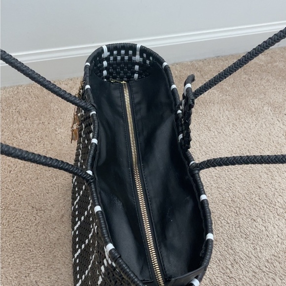 Elegant Black and White Woven Tote Bag - Picture 3 of 6